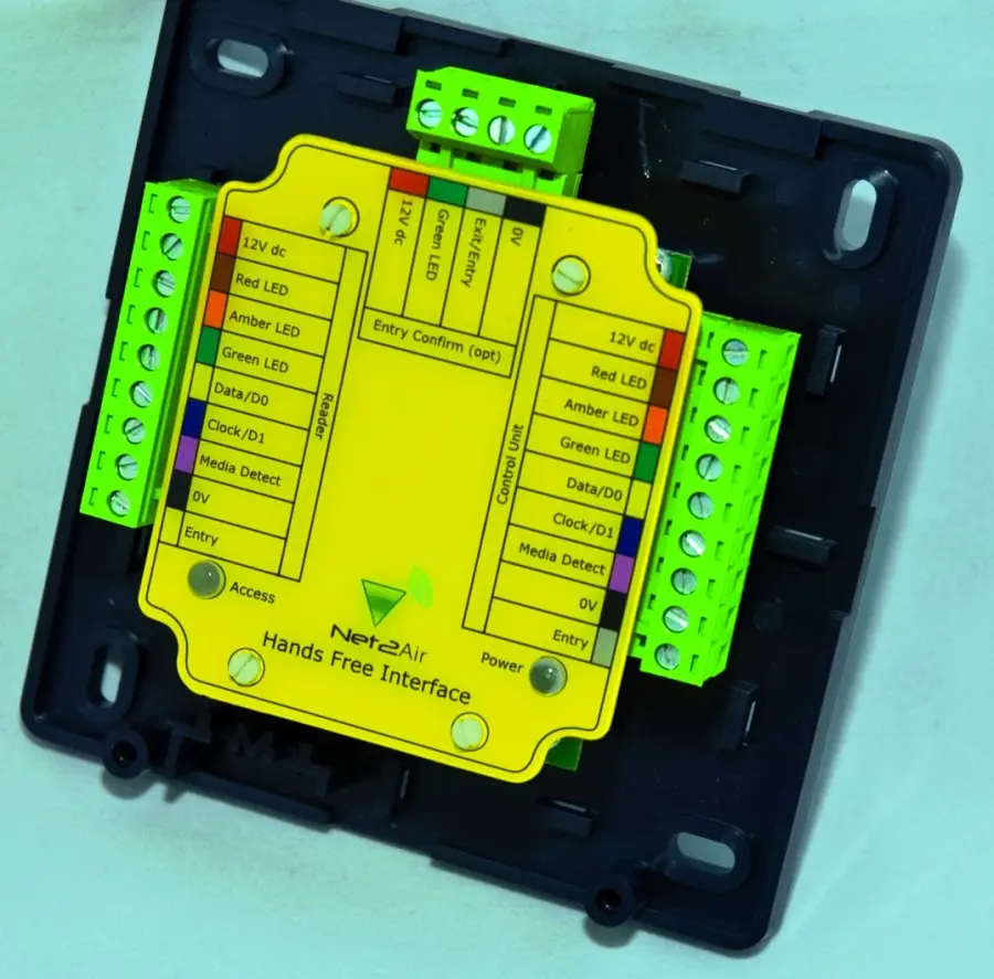 Hands-free interface v boxu